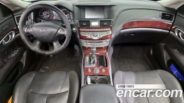 Infiniti Q70 — интерьер