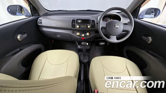 Nissan March — интерьер