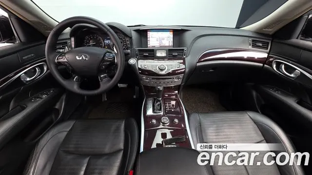 Infiniti M — интерьер