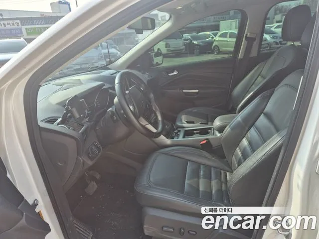Ford Kuga — интерьер