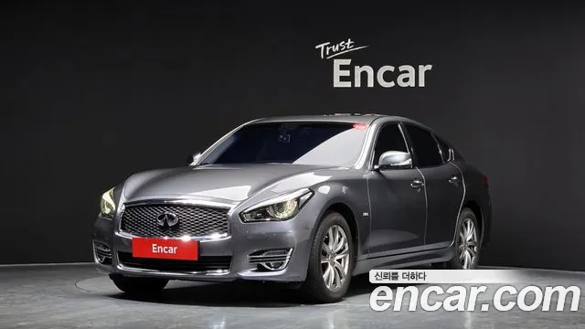 Infiniti Q70