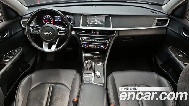 Kia K5 — интерьер