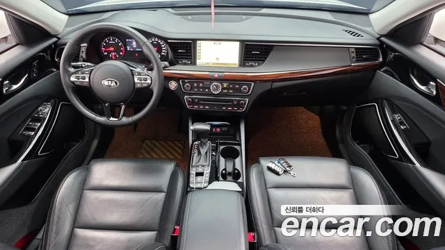 Kia K7 — интерьер