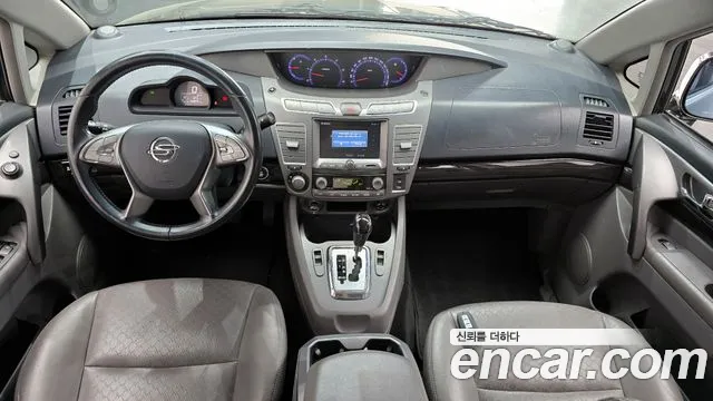 KG Mobility Korando — интерьер