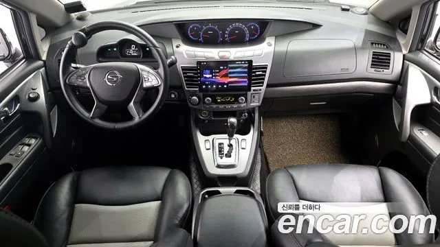 KG Mobility Korando — интерьер