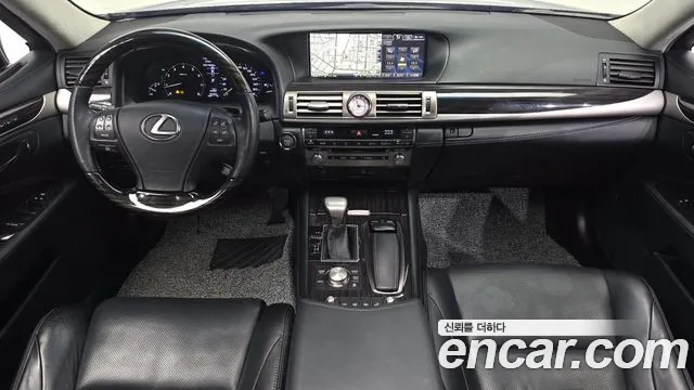 Lexus LS — интерьер