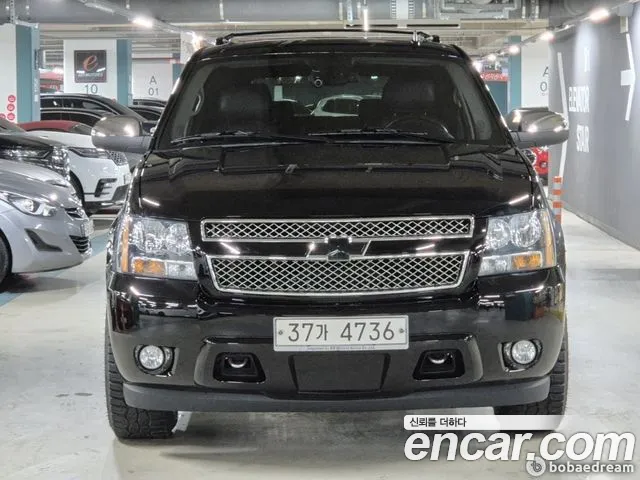 Chevrolet Suburban Van