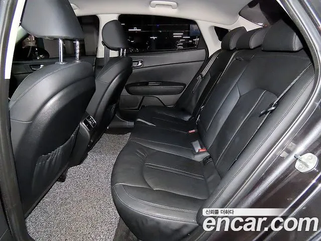 Kia K5 — интерьер