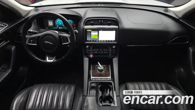 Jaguar F-Pace — интерьер