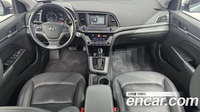 Hyundai Elantra — интерьер