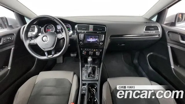 Volkswagen Golf — интерьер