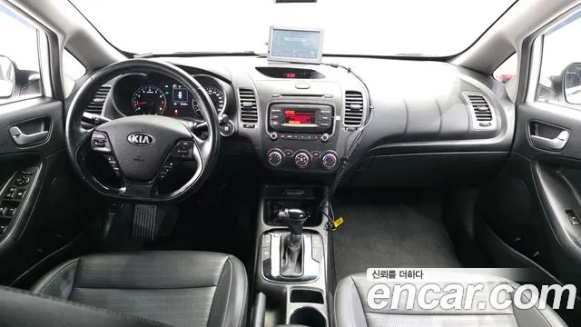 Kia K3 — интерьер