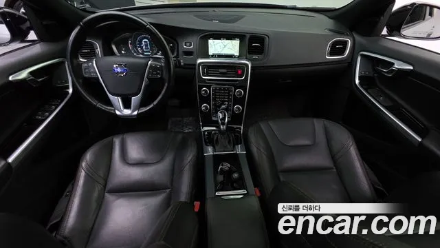 Volvo V60 — интерьер