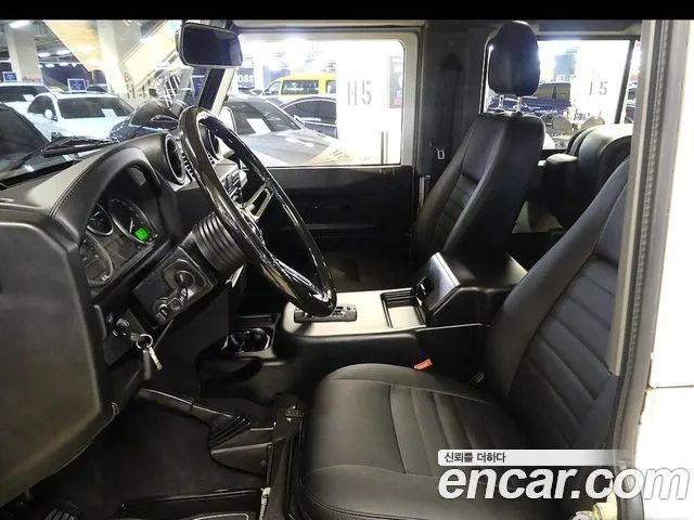 Land Rover Defender — интерьер