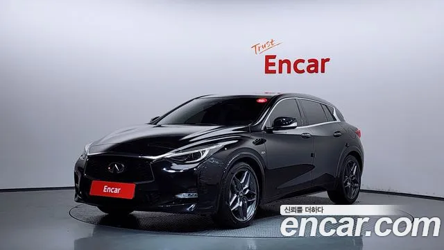Infiniti Q30