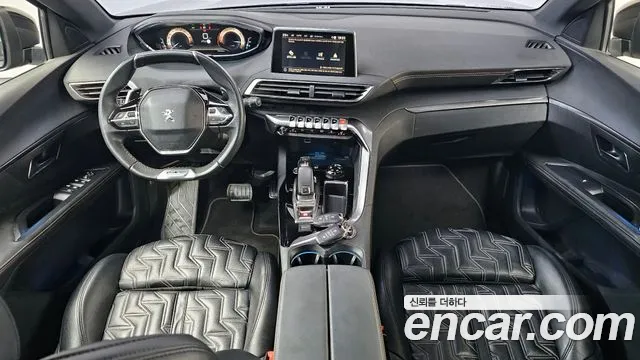 Peugeot 5008 — интерьер