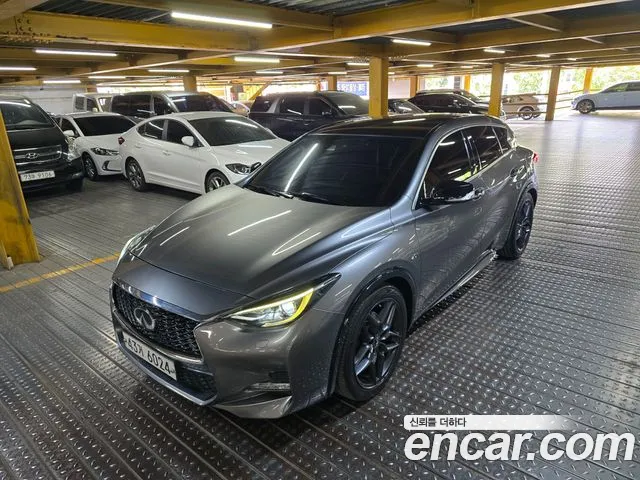 Infiniti Q30