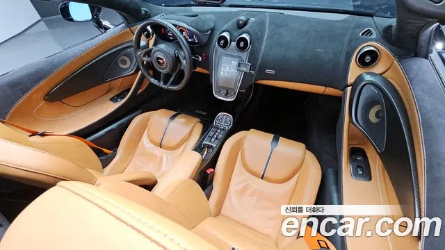 McLaren 570S — интерьер