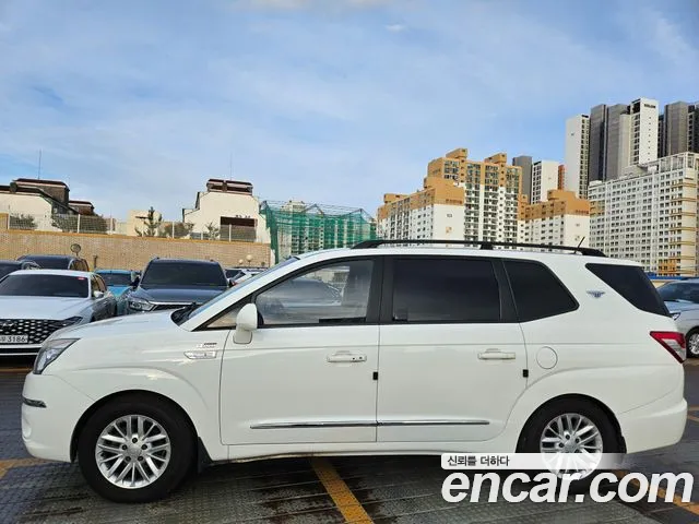 KG Mobility Korando — интерьер