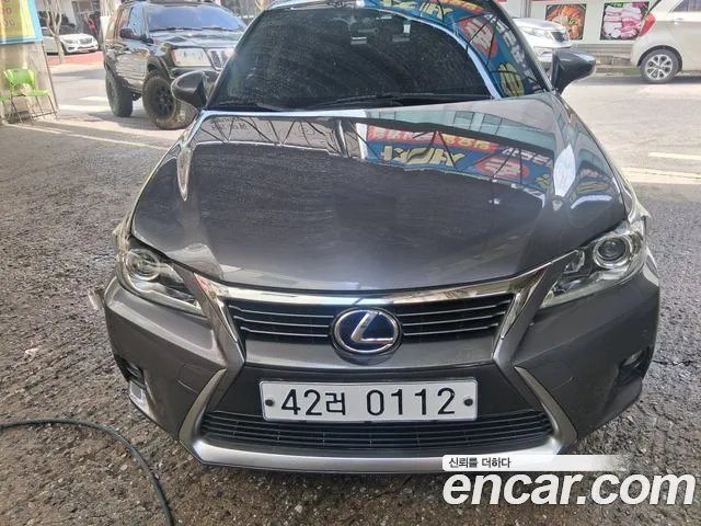 Lexus CT200h