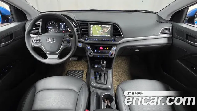 Hyundai Elantra — интерьер