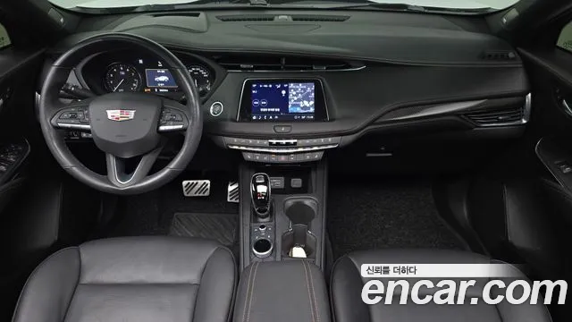 Cadillac XT4 — интерьер