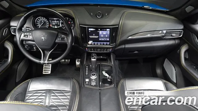 Maserati Levante — интерьер