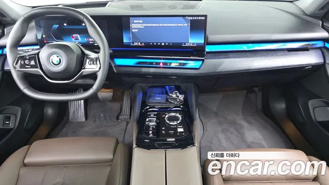 BMW i5 — интерьер