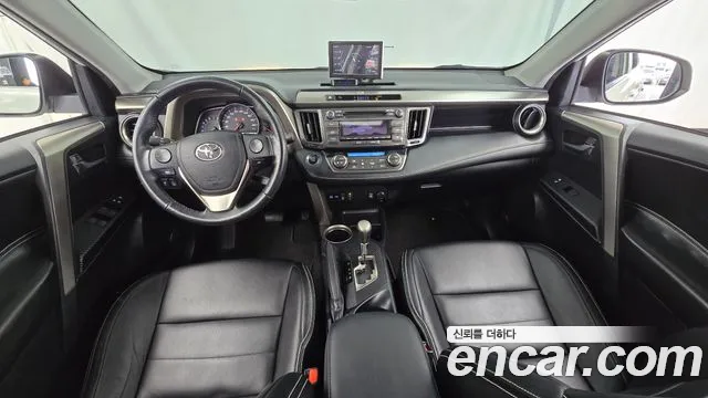 Toyota RAV4 — интерьер
