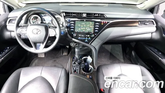 Toyota Camry — интерьер