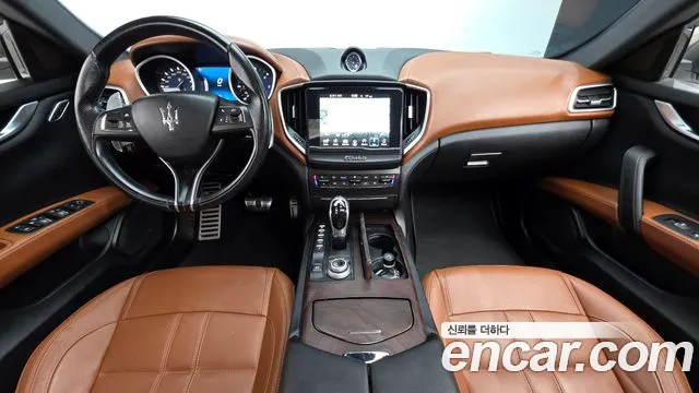 Maserati Ghibli — интерьер