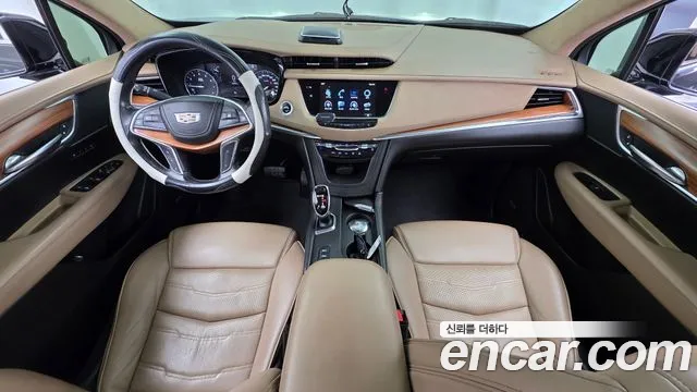 Cadillac XT5 — интерьер