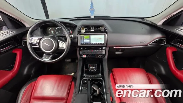 Jaguar F-Pace — интерьер
