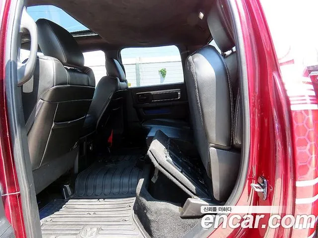 Dodge Ram Pickup — интерьер
