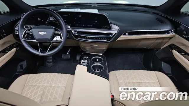 Cadillac Lyriq — интерьер