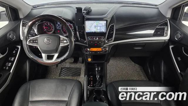 KG Mobility Korando — интерьер