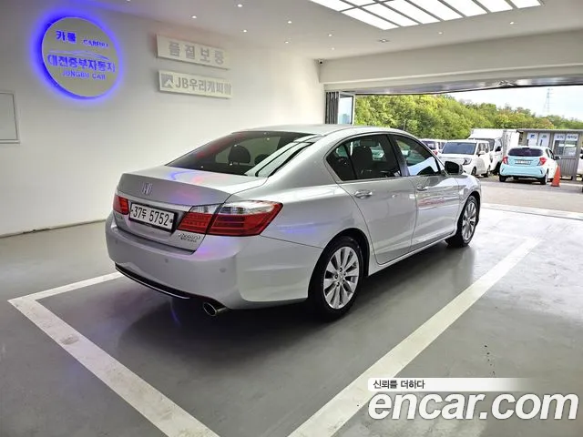 Honda Accord — интерьер