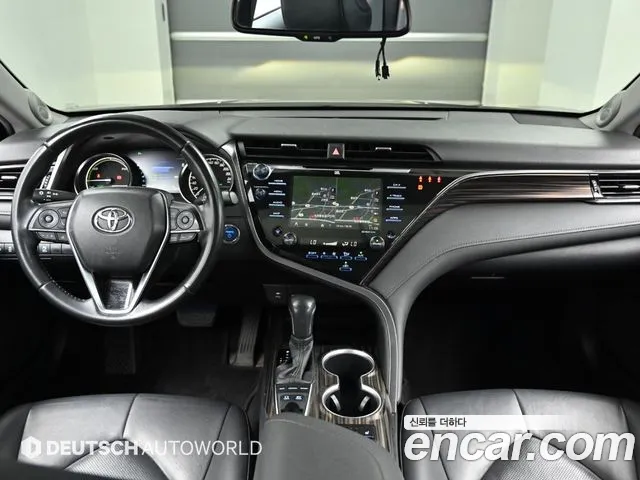 Toyota Camry — интерьер