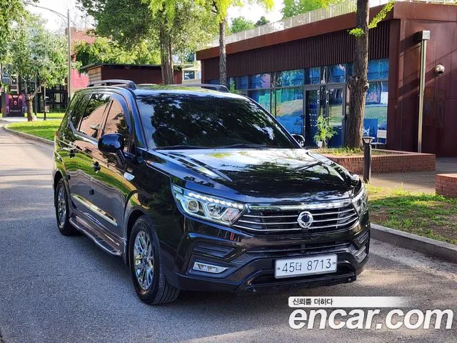 KG Mobility Korando — интерьер