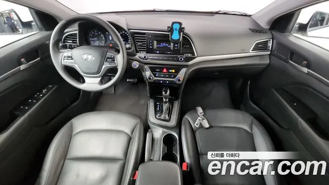 Hyundai Elantra — интерьер