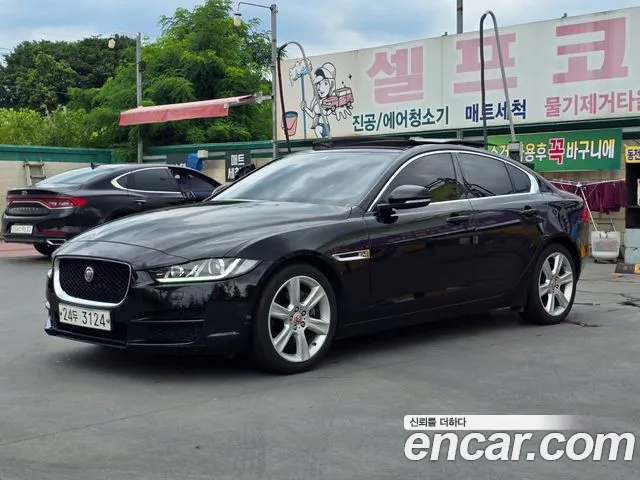 Jaguar XE