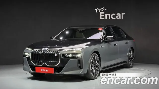 BMW i7