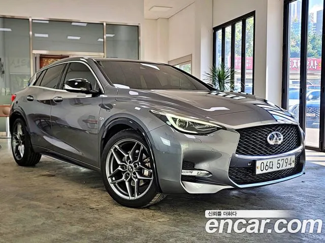 Infiniti Q30