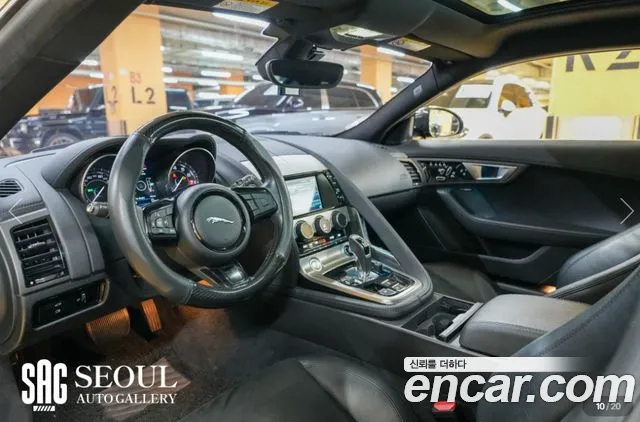 Jaguar F-Type — интерьер