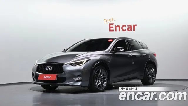 Infiniti Q30