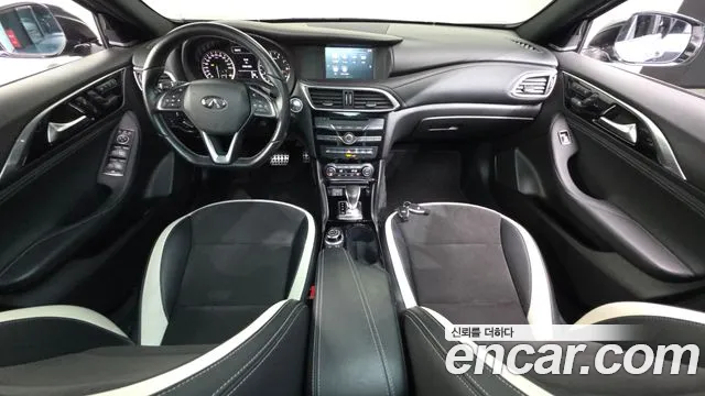 Infiniti Q30 — интерьер