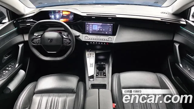 Peugeot 408 — интерьер
