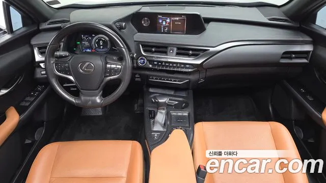 Lexus UX — интерьер