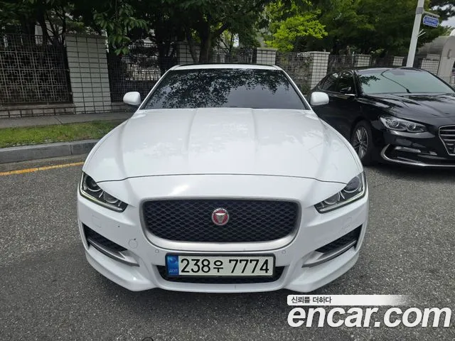 Jaguar XE