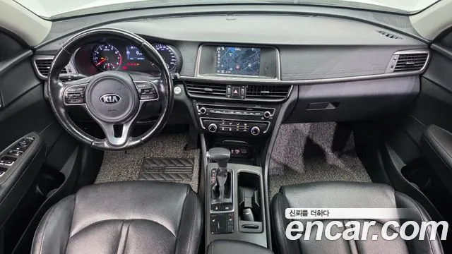 Kia K5 — интерьер